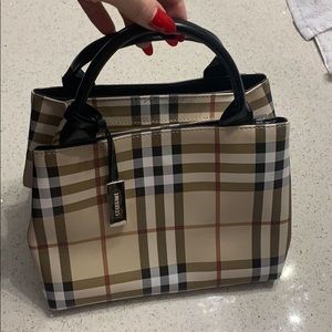 Burberry purse